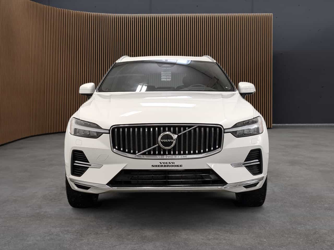 2022 Volvo XC60 Inscrptn Expr Rchrg - Image 3
