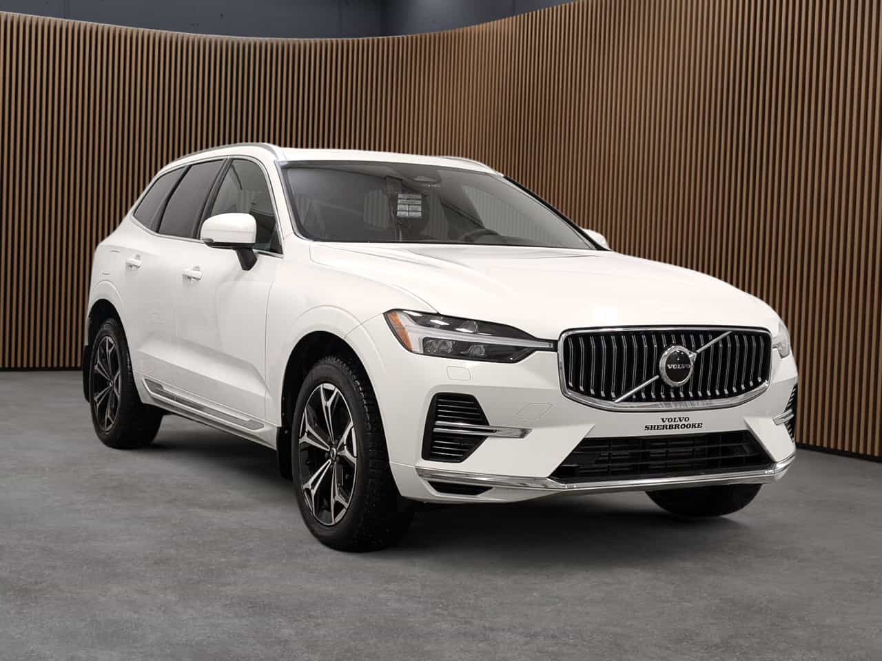 2022 Volvo XC60 Inscrptn Expr Rchrg - Image 4