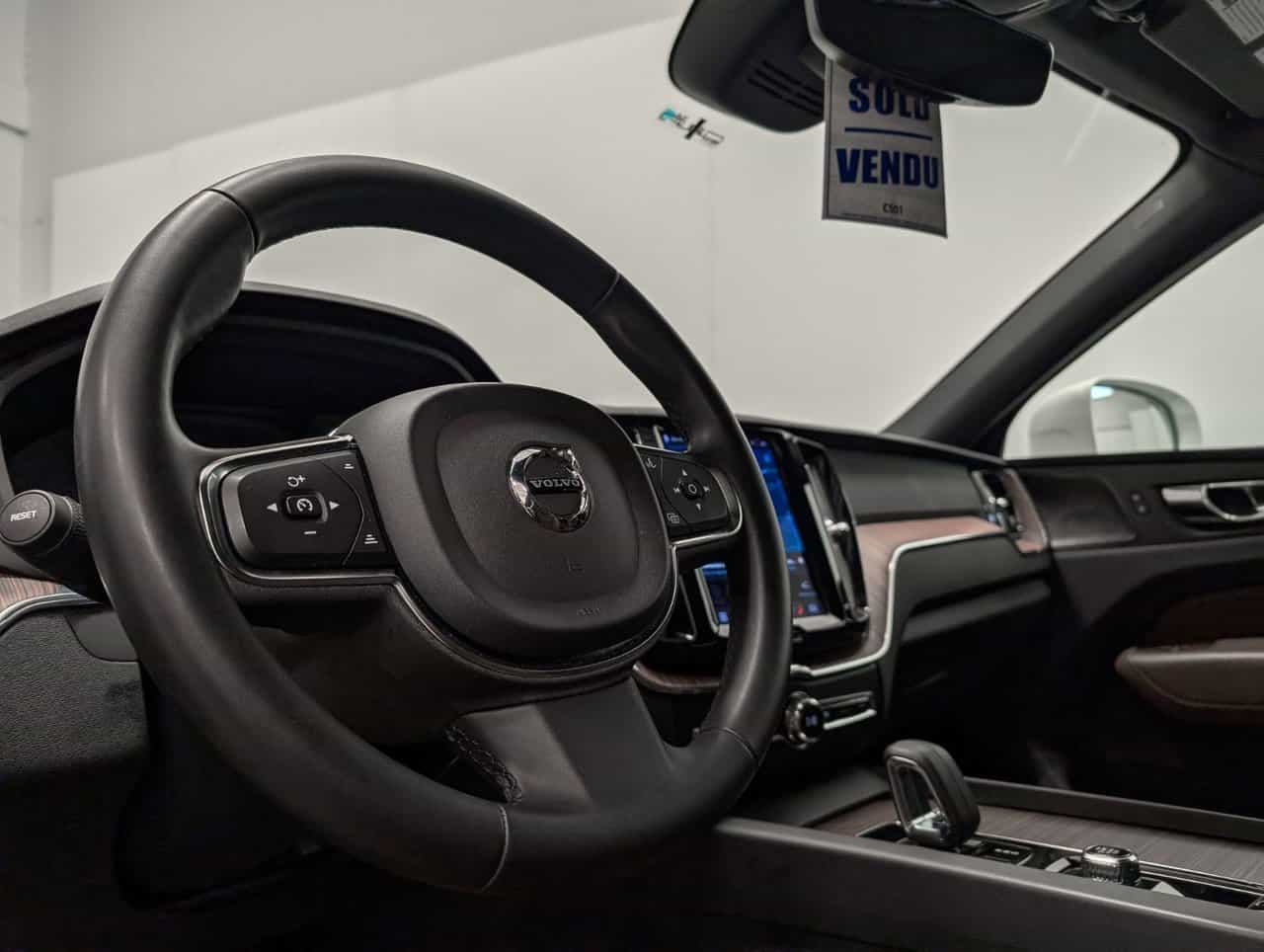 2022 Volvo XC60 Inscrptn Expr Rchrg - Image 8