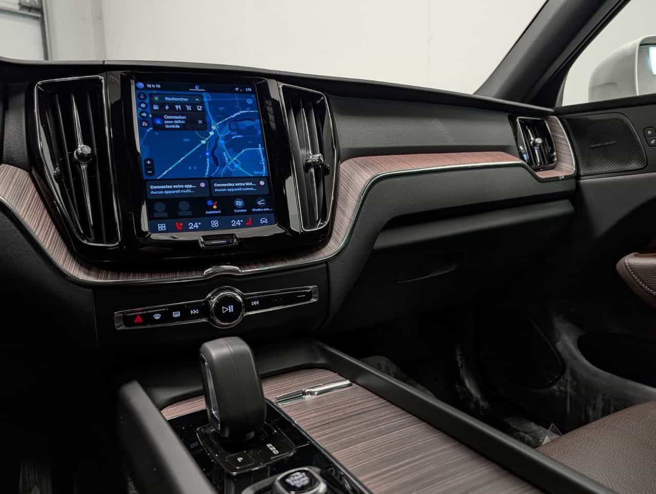 2022 Volvo XC60 Inscrptn Expr Rchrg - Image 14