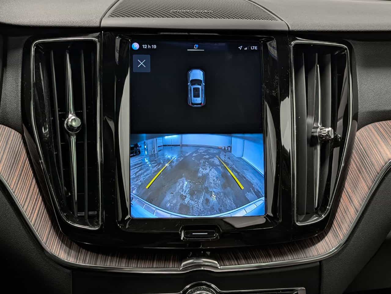 2022 Volvo XC60 Inscrptn Expr Rchrg - Image 16