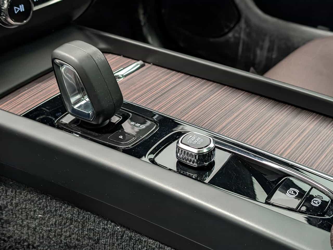 2022 Volvo XC60 Inscrptn Expr Rchrg - Image 18