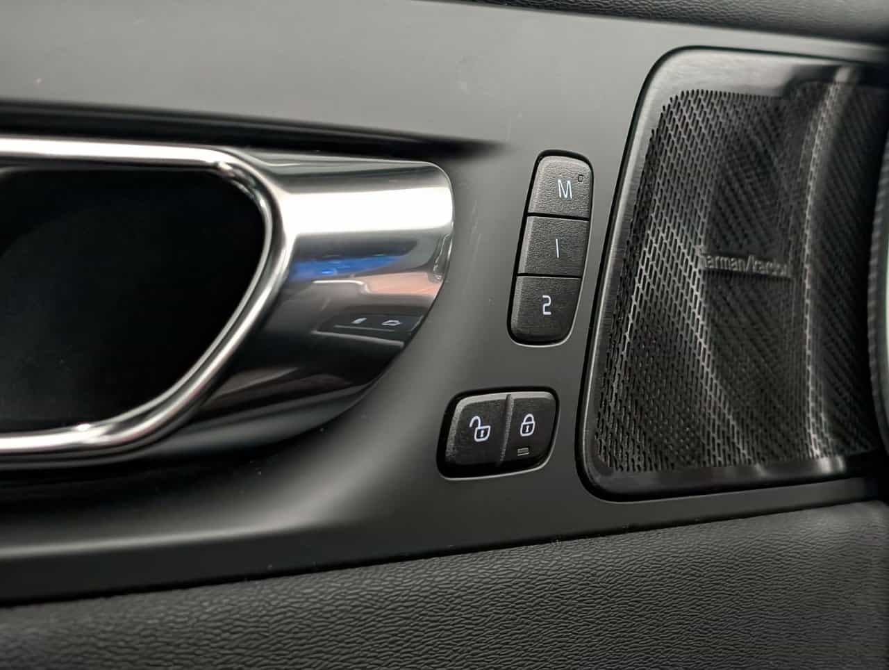 2022 Volvo XC60 Inscrptn Expr Rchrg - Image 23