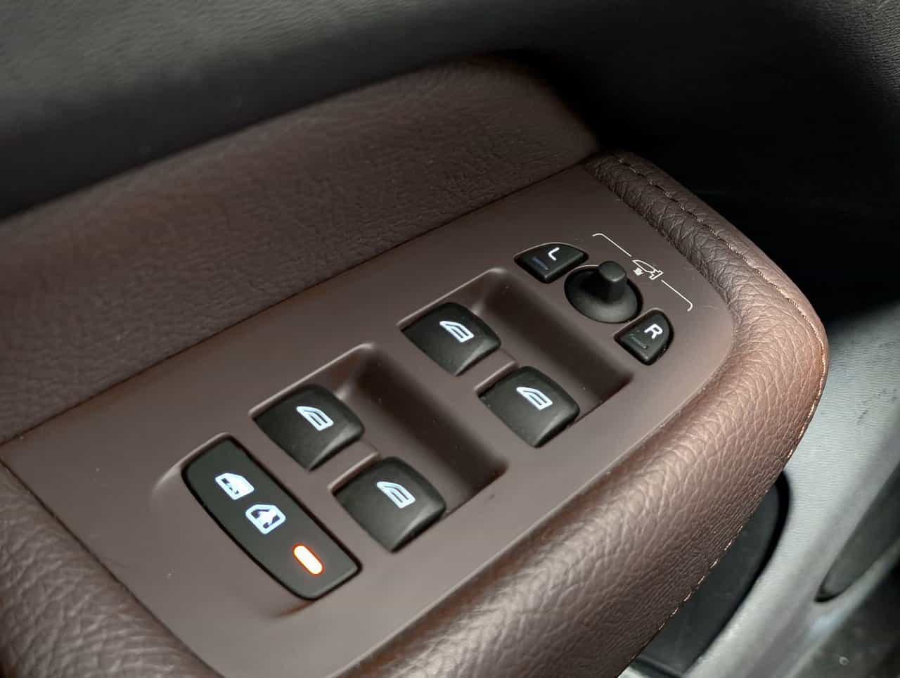 2022 Volvo XC60 Inscrptn Expr Rchrg - Image 24