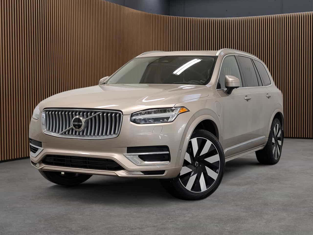 2025 Volvo XC90 T8 AWD Ultra Bright Theme 7-Seater - Image 1