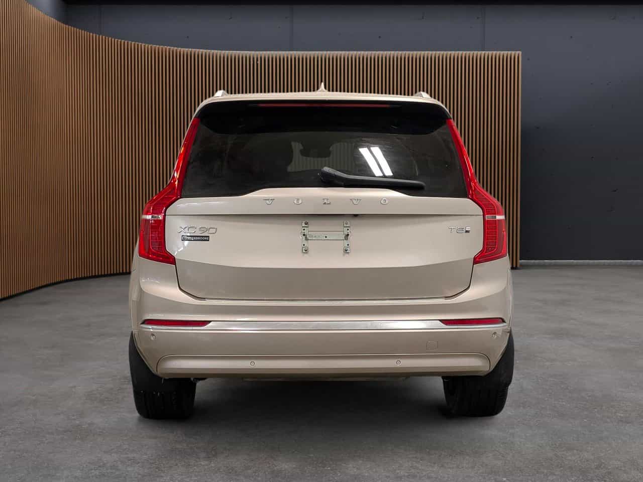 2025 Volvo XC90 T8 AWD Ultra Bright Theme 7-Seater - Image 6