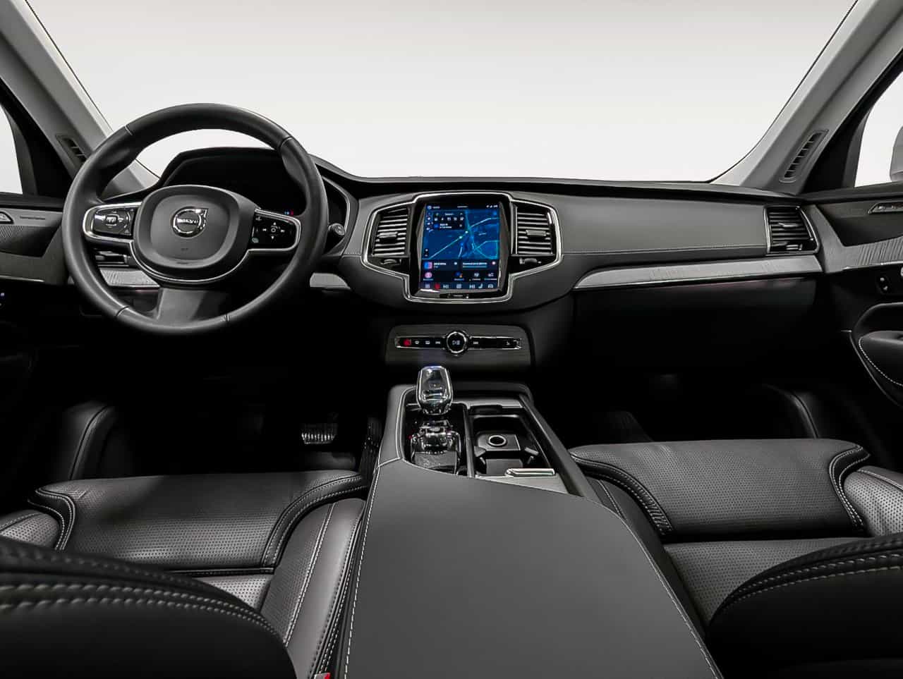 2025 Volvo XC90 T8 AWD Ultra Bright Theme 7-Seater - Image 13