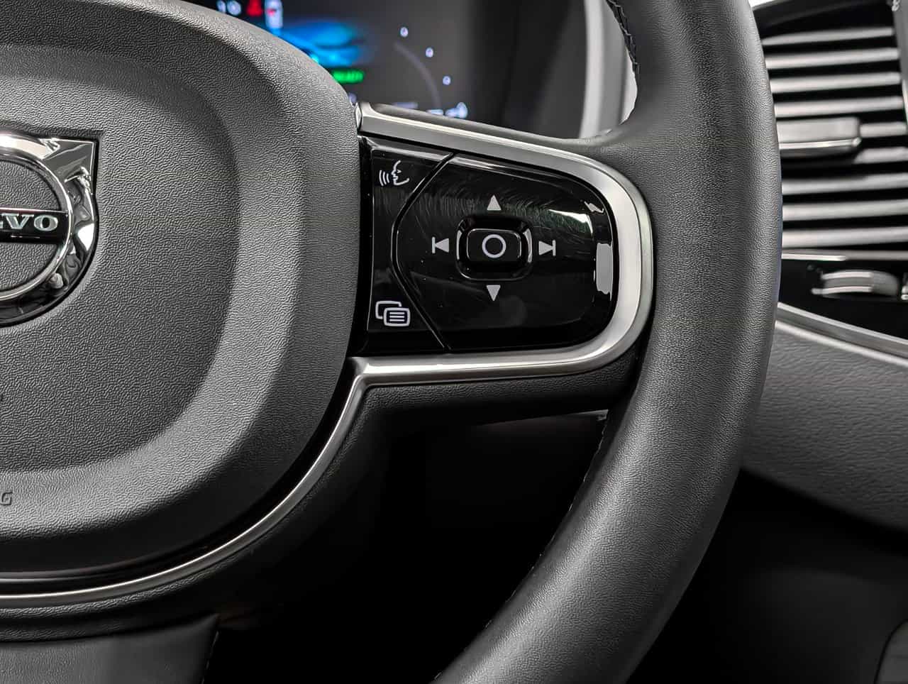 2025 Volvo XC90 T8 AWD Ultra Bright Theme 7-Seater - Image 19