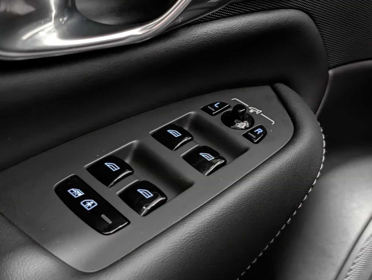 2025 Volvo XC90 T8 AWD Ultra Bright Theme 7-Seater - Image 23