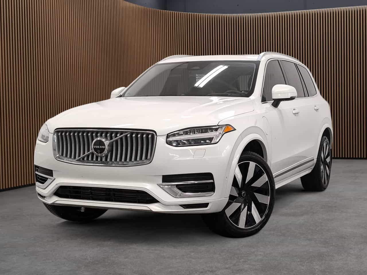 2025 Volvo XC90 T8 AWD Ultra Bright Theme 7-Seater - Image 1