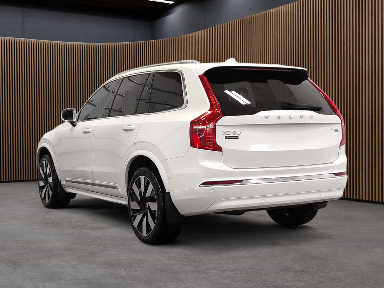 2025 Volvo XC90 T8 AWD Ultra Bright Theme 7-Seater - Image 5