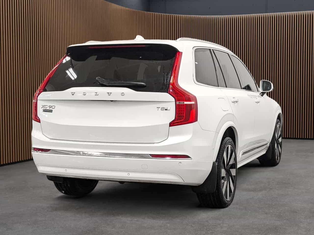 2025 Volvo XC90 T8 AWD Ultra Bright Theme 7-Seater - Image 7