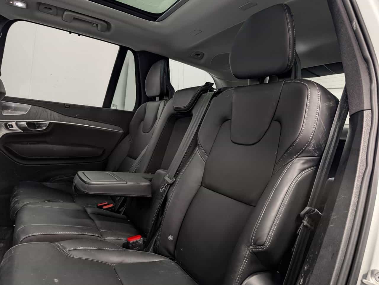 2025 Volvo XC90 T8 AWD Ultra Bright Theme 7-Seater - Image 10