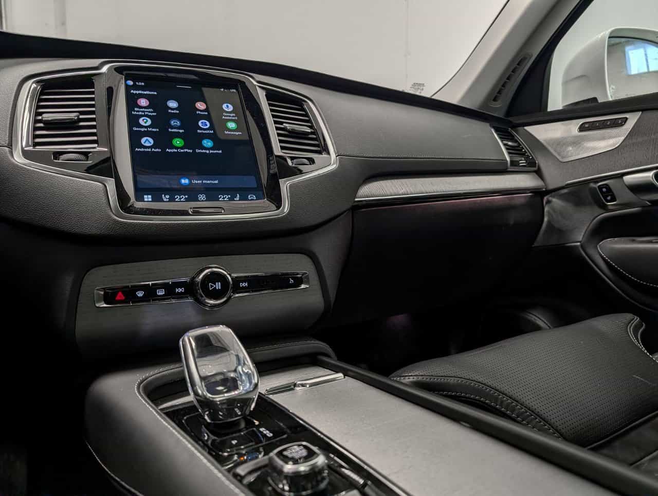 2025 Volvo XC90 T8 AWD Ultra Bright Theme 7-Seater - Image 12