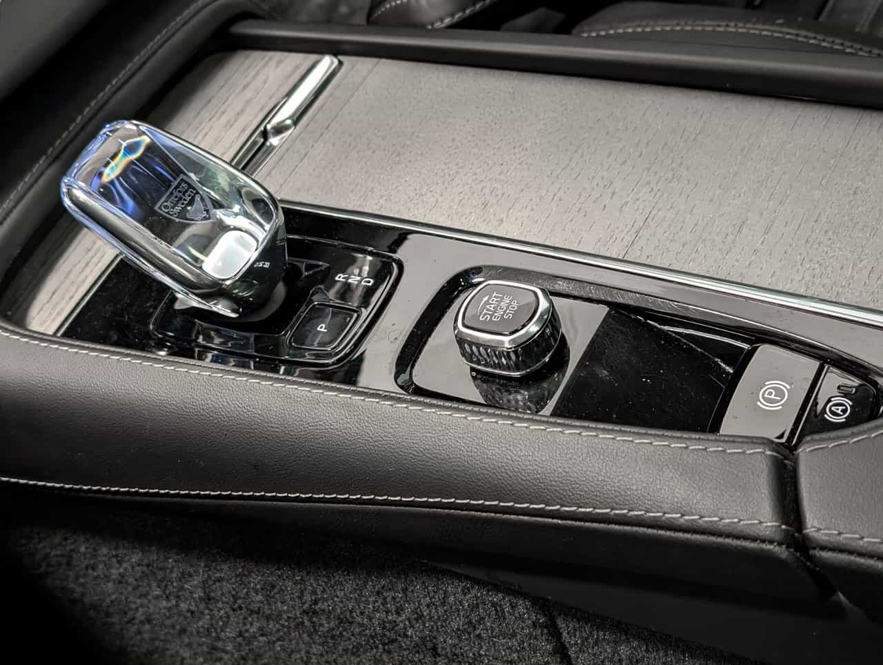 2025 Volvo XC90 T8 AWD Ultra Bright Theme 7-Seater - Image 16