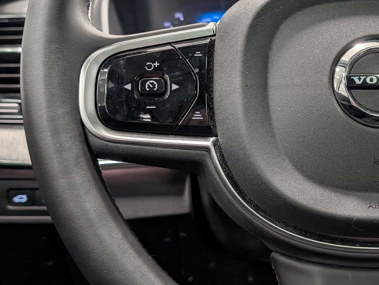 2025 Volvo XC90 T8 AWD Ultra Bright Theme 7-Seater - Image 18