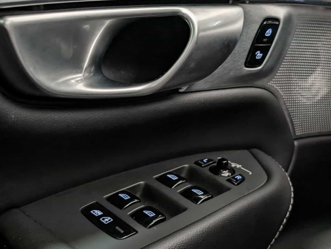 2025 Volvo XC90 T8 AWD Ultra Bright Theme 7-Seater - Image 21