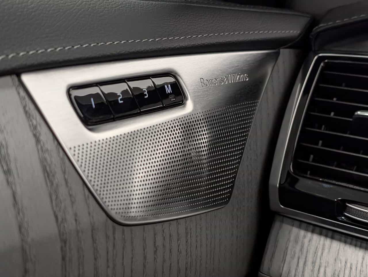 2025 Volvo XC90 T8 AWD Ultra Bright Theme 7-Seater - Image 22