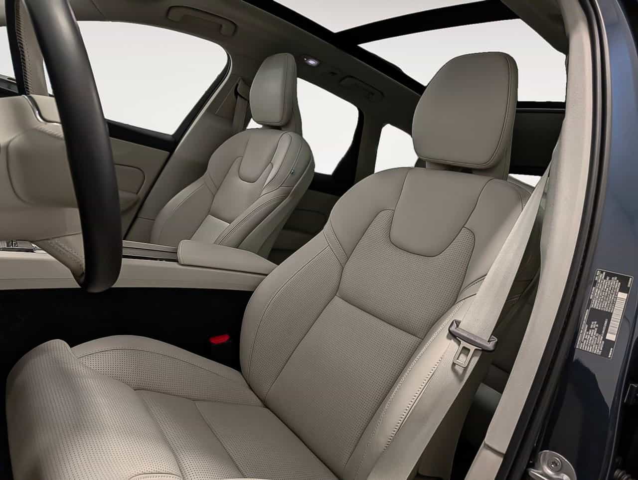 2025 Volvo XC60 Recharge Ultra - Image 9