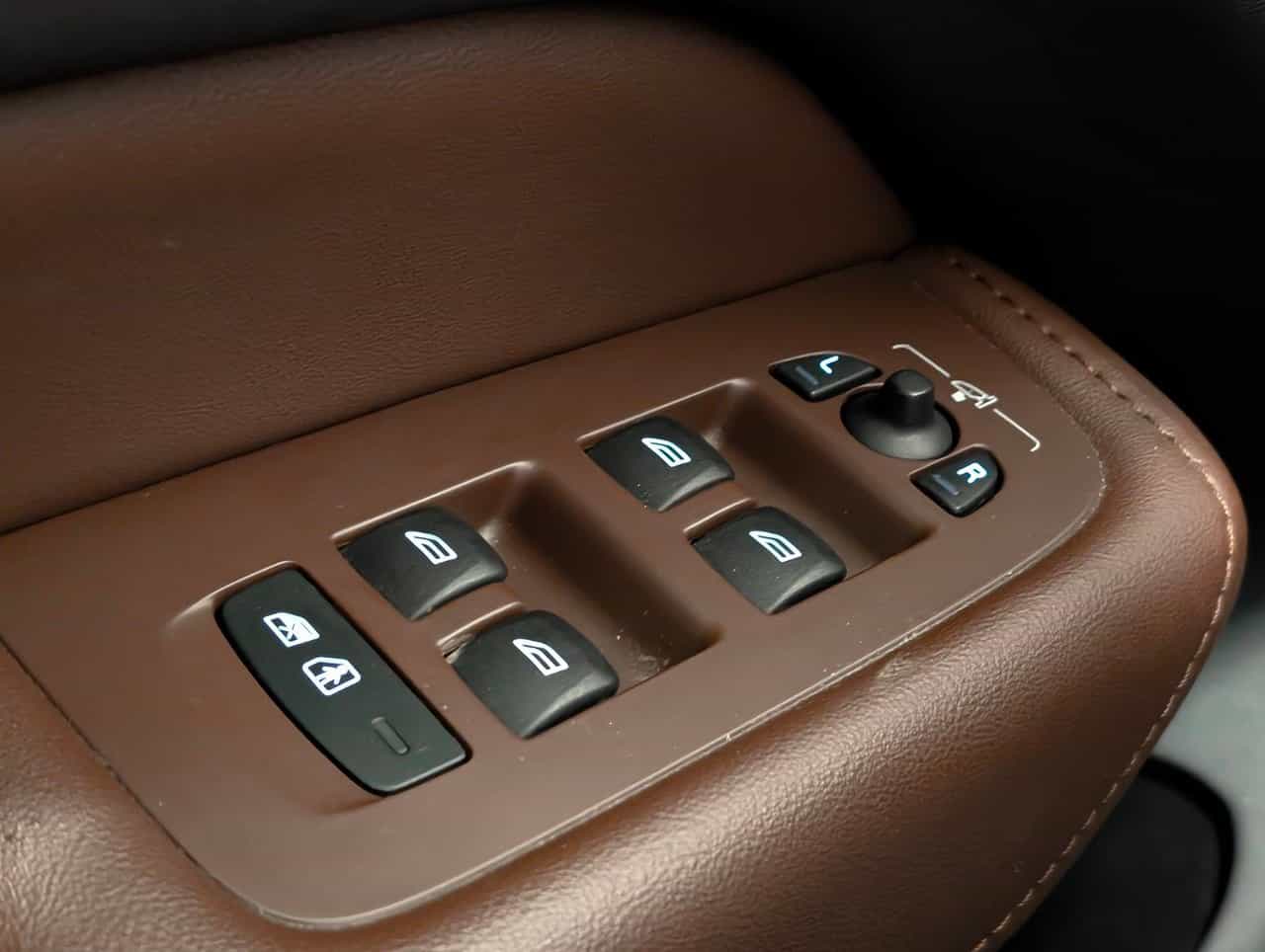 2023 Volvo XC60 Recharge Ultimate - Image 23