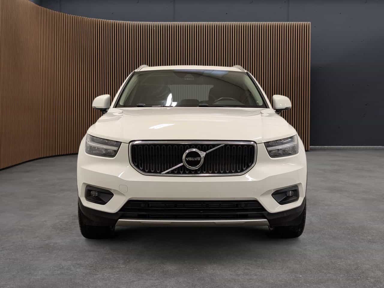 2020 Volvo XC40 Momentum - Image 3