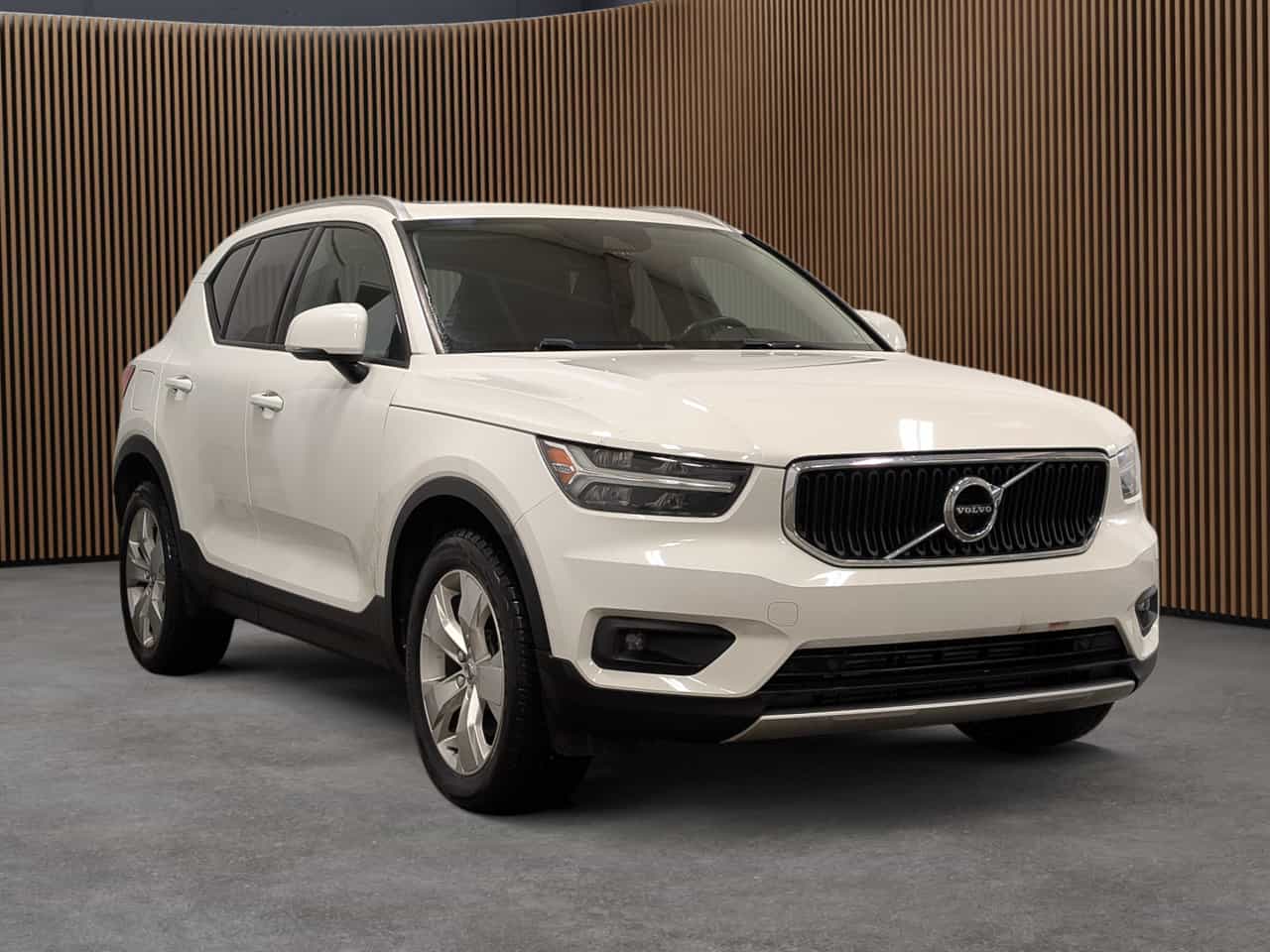 2020 Volvo XC40 Momentum - Image 4