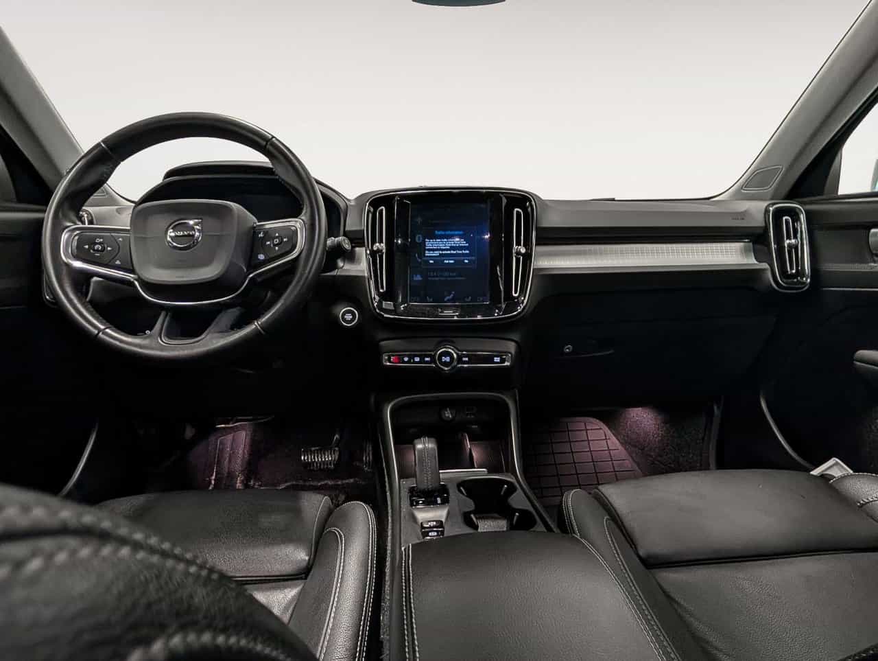 2020 Volvo XC40 Momentum - Image 11