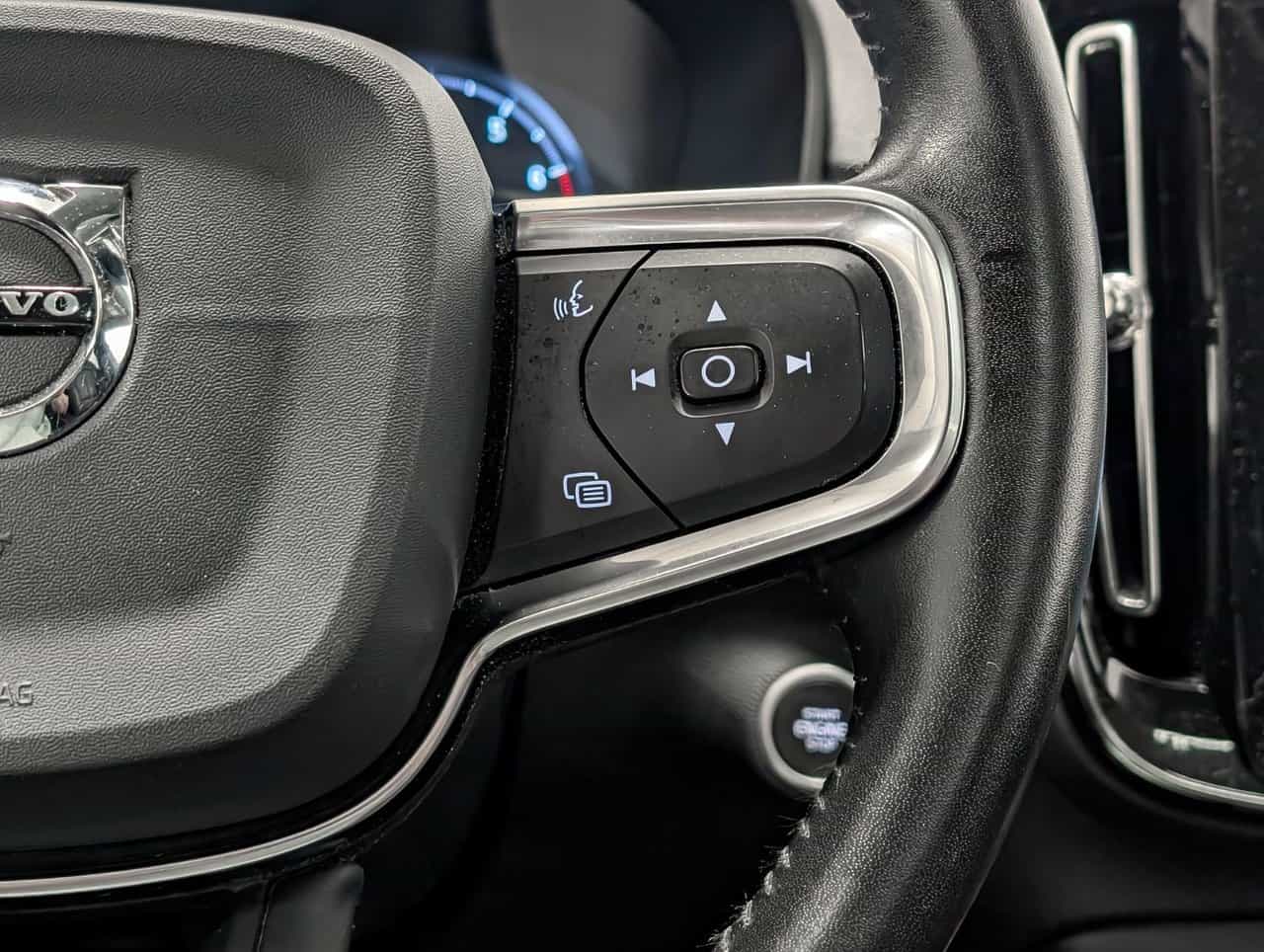 2020 Volvo XC40 Momentum - Image 16
