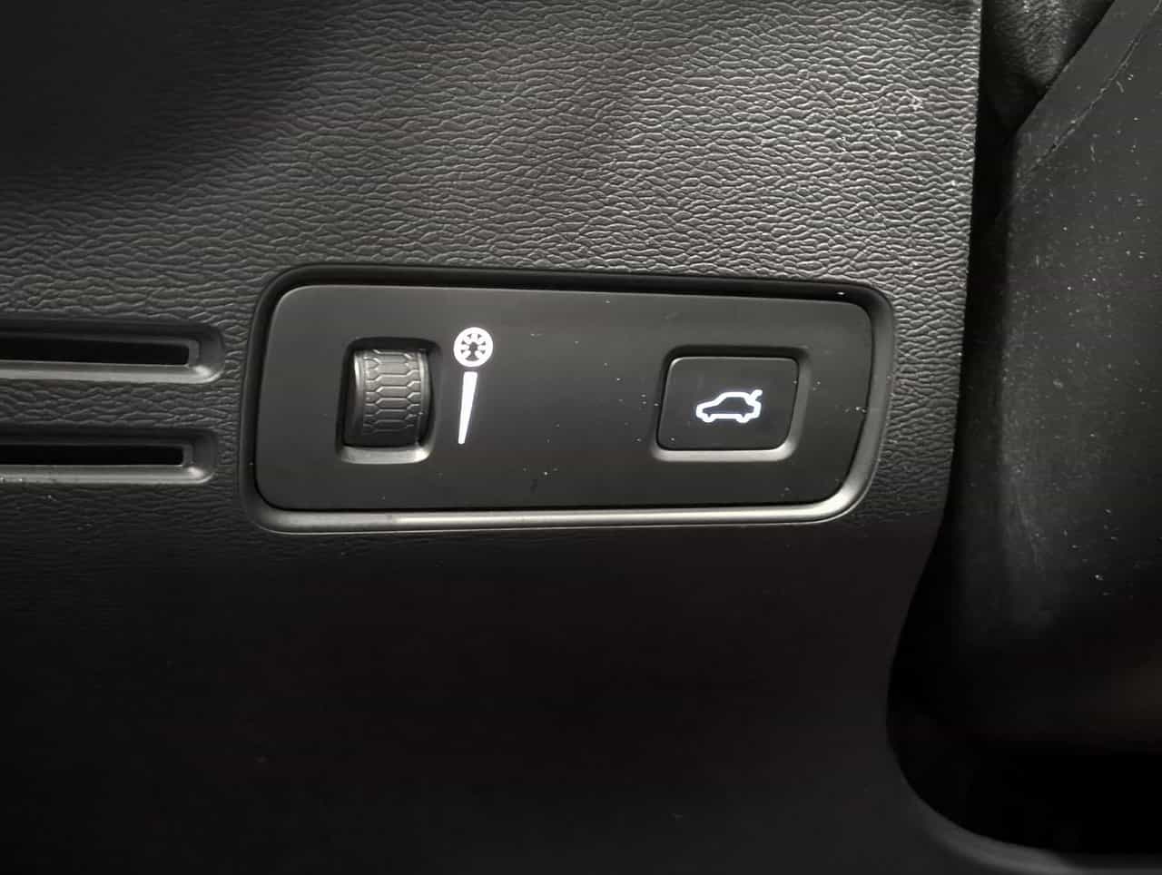 2020 Volvo XC40 Momentum - Image 19