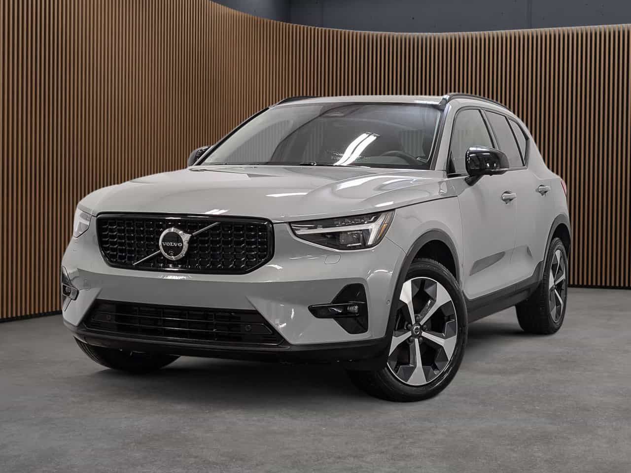 2024 Volvo XC40 B5 - Plus - Image 1