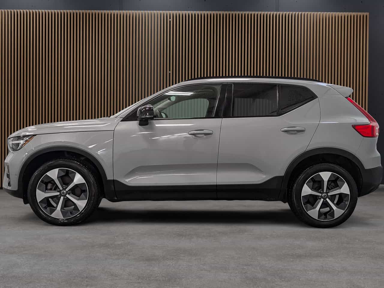 2024 Volvo XC40 B5 - Plus - Image 2