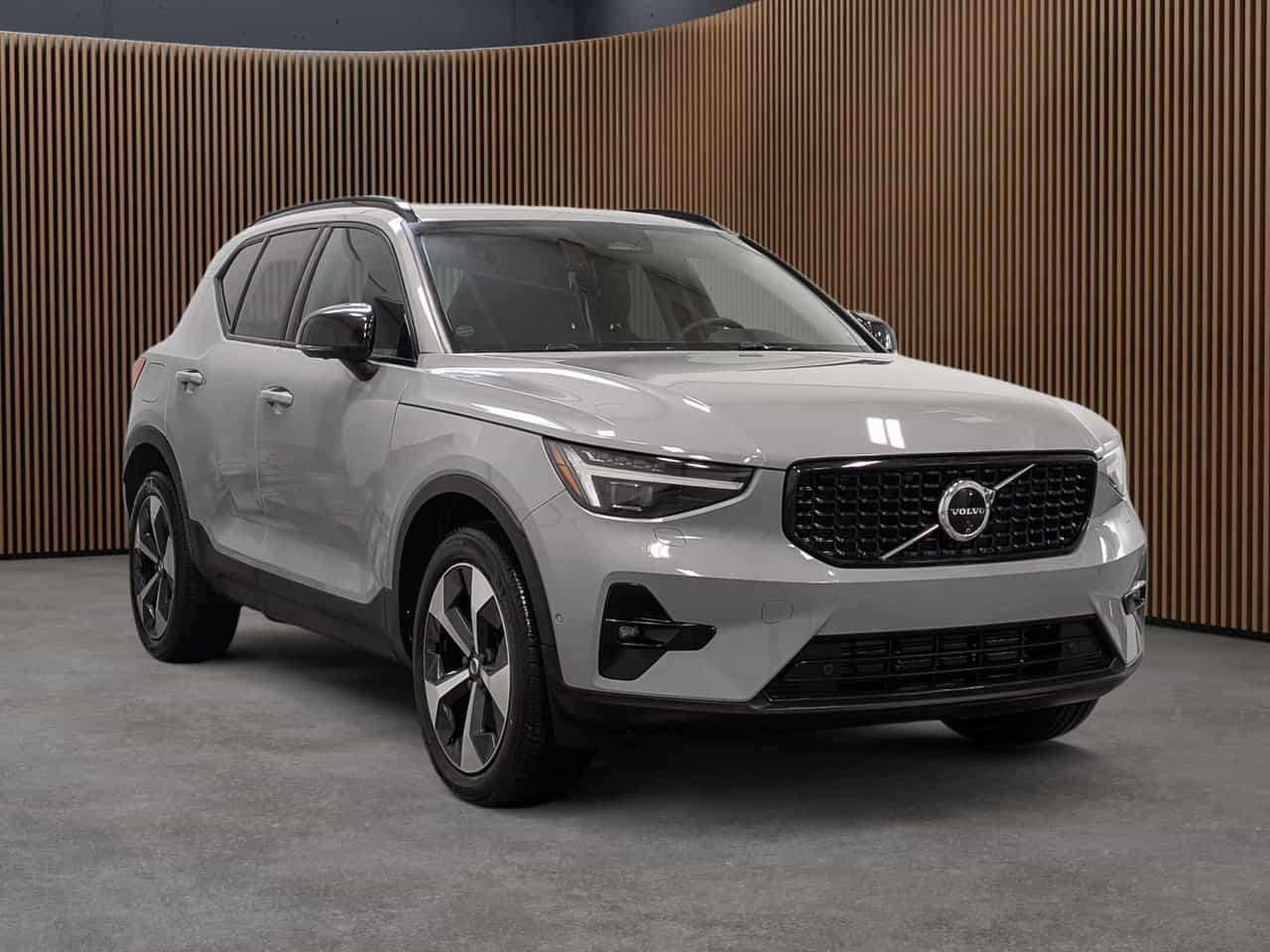 2024 Volvo XC40 B5 - Plus - Image 4