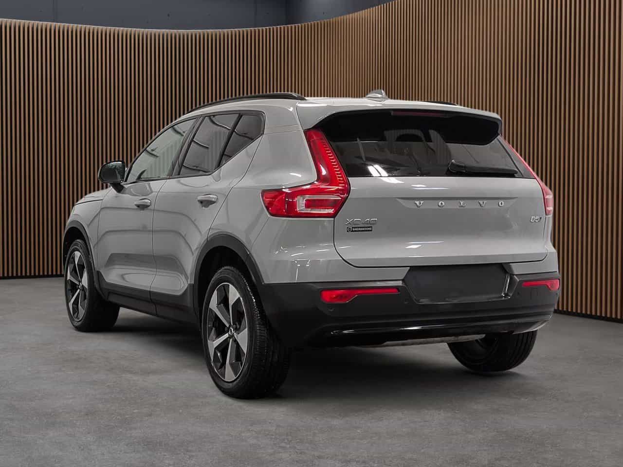 2024 Volvo XC40 B5 - Plus - Image 5