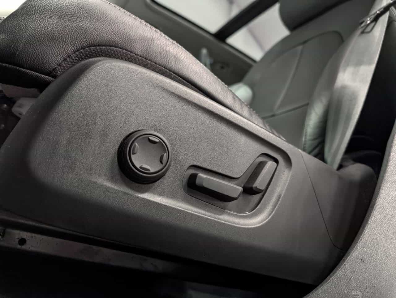 2024 Volvo XC40 B5 - Plus - Image 10