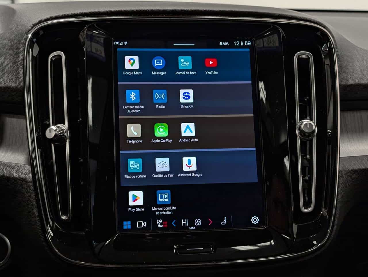 2024 Volvo XC40 B5 - Plus - Image 14