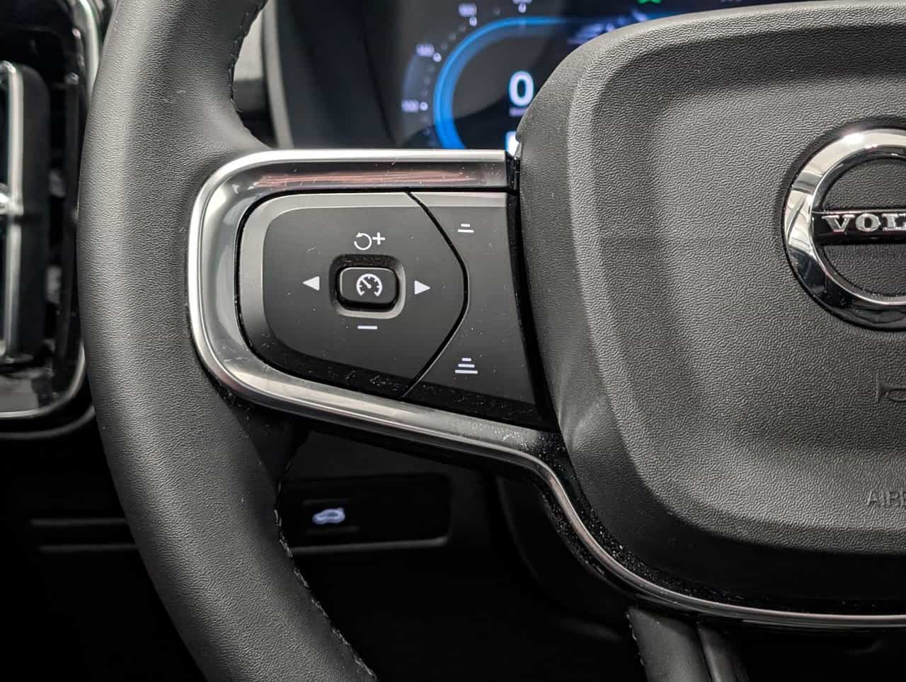 2024 Volvo XC40 B5 - Plus - Image 18