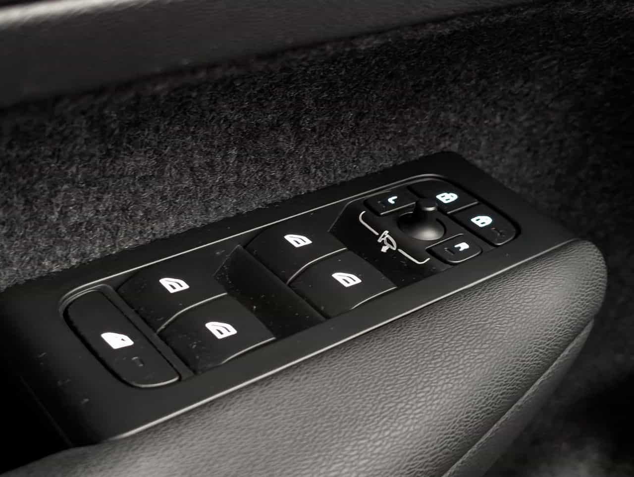 2024 Volvo XC40 B5 - Plus - Image 21