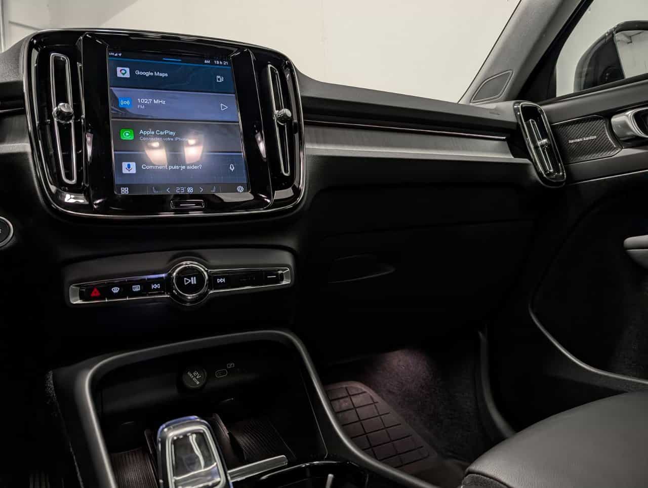 2023 Volvo XC40 Plus Dark B5 - Image 13