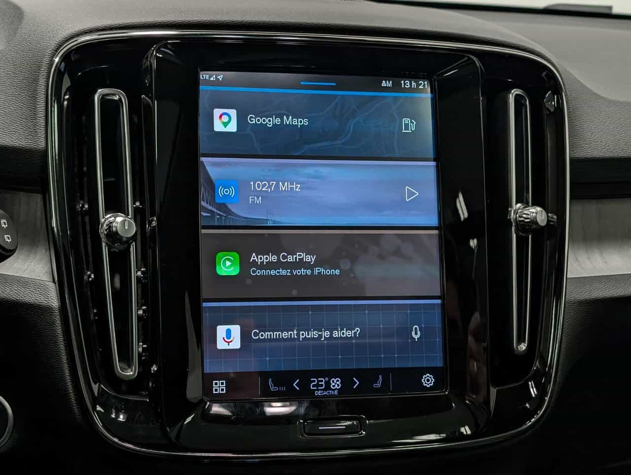 2023 Volvo XC40 Plus Dark B5 - Image 14