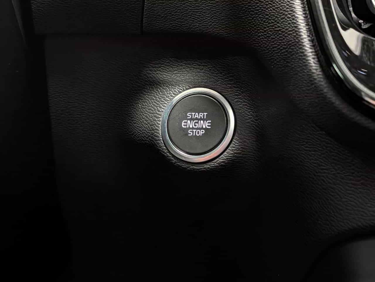 2023 Volvo XC40 Plus Dark B5 - Image 21