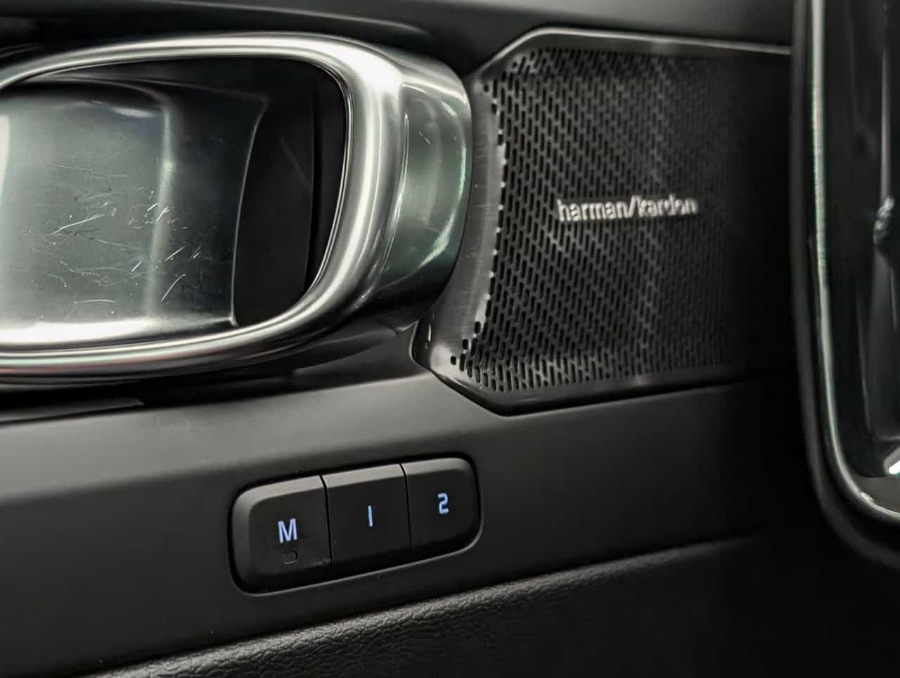 2023 Volvo XC40 Plus Dark B5 - Image 23