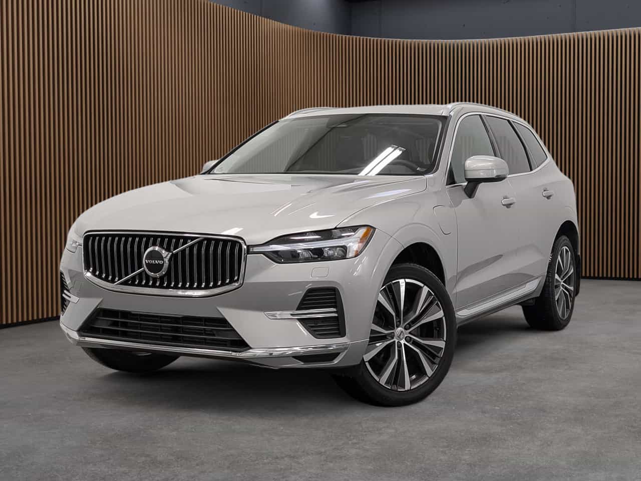 2022 Volvo XC60 Inscrptn Expr Rchrg - Image 1