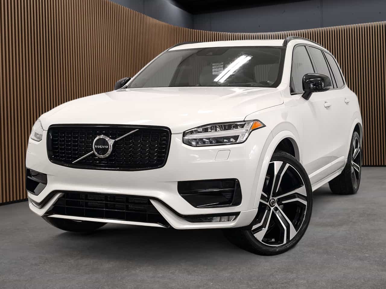 2022 Volvo XC90 R-Design - Image 1