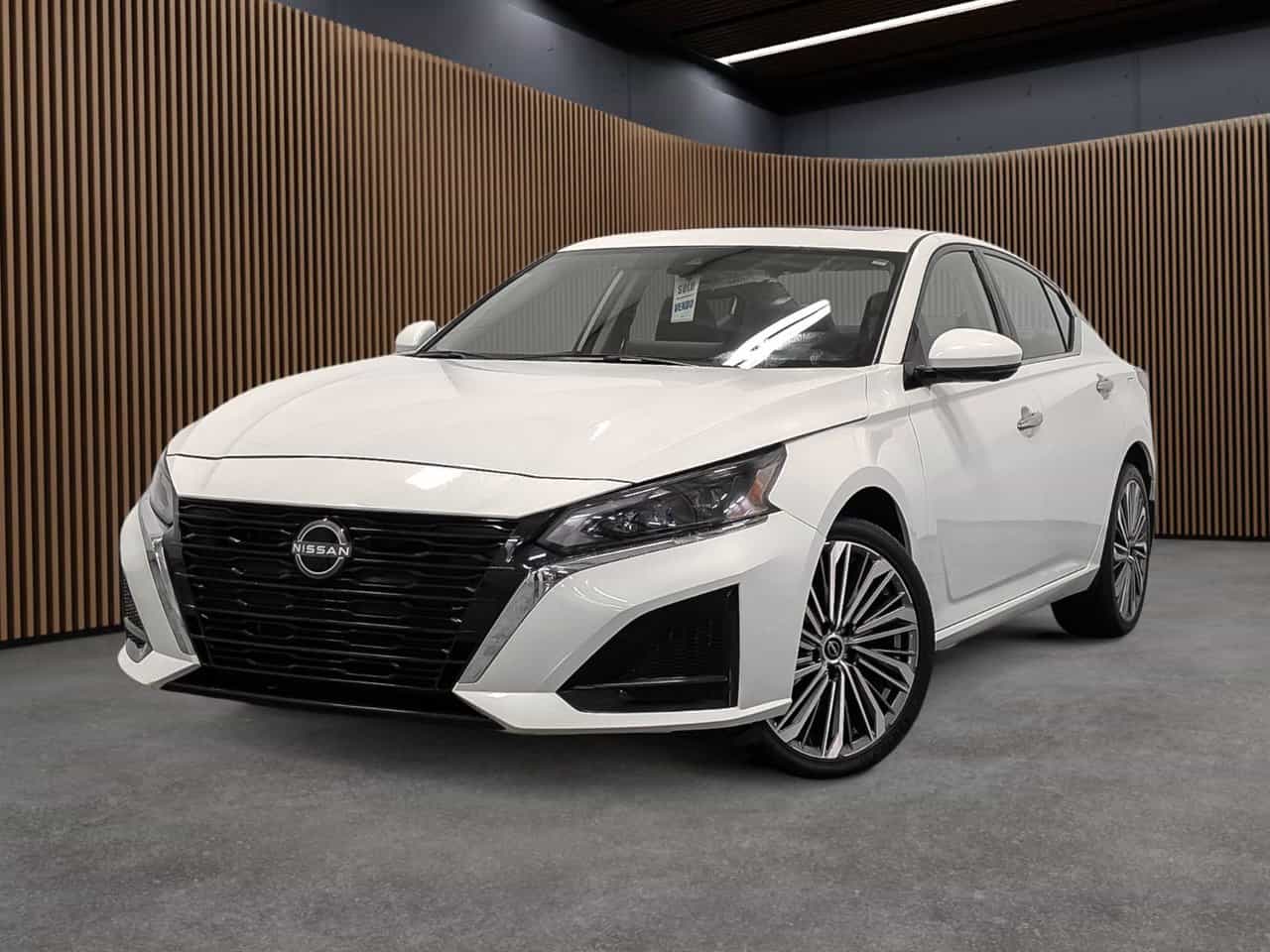 2025 Nissan Altima Platinum - Image 1