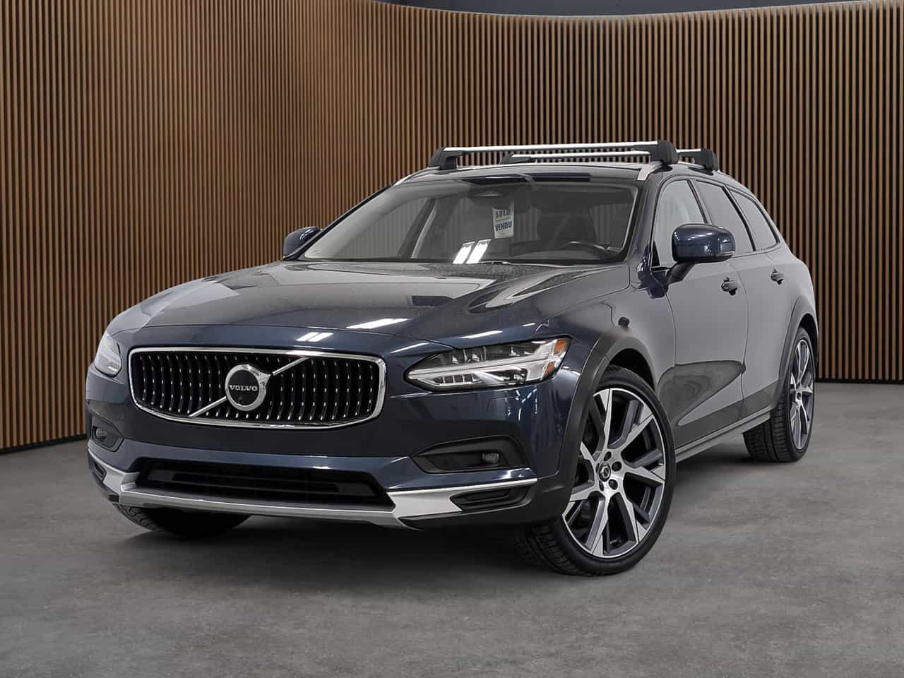 2022 Volvo V90 Cross Country CC B6 - Image 1
