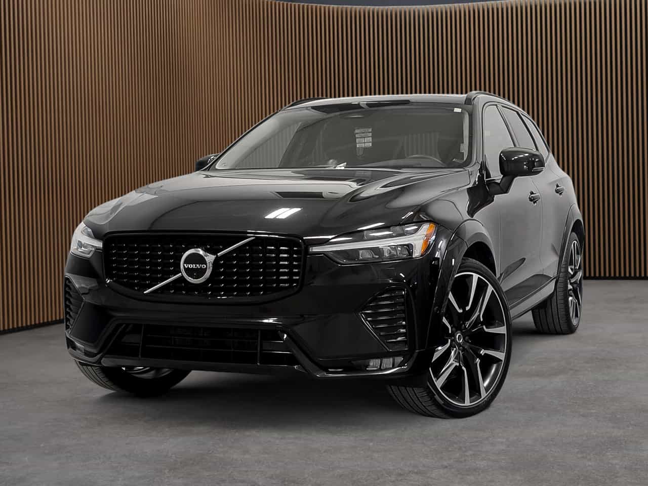 2023 Volvo XC60 Ultimate Dark B6 - Image 1
