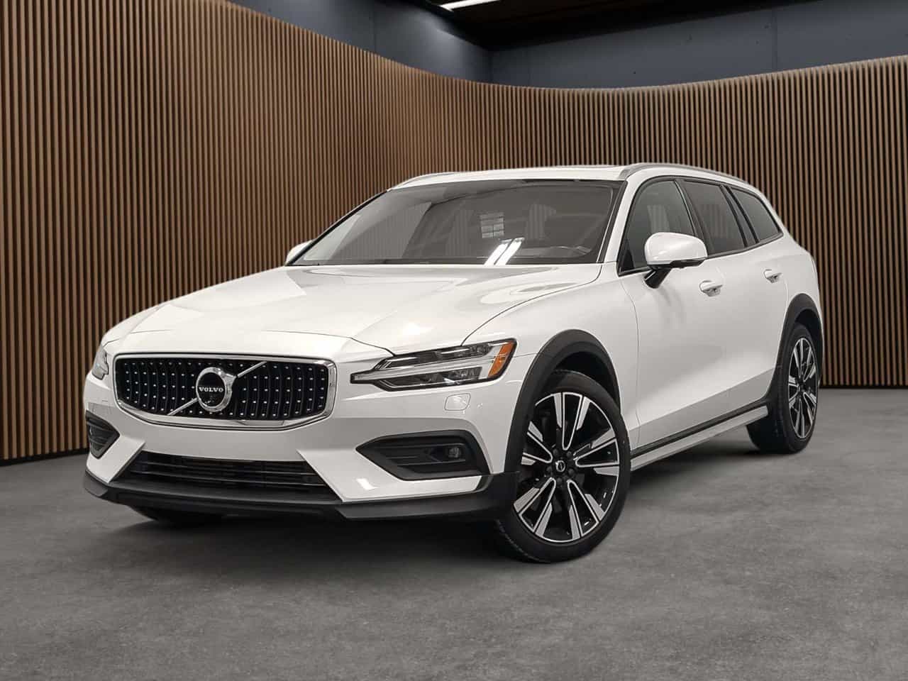 2022 Volvo V60 Cross Country CC - Image 1