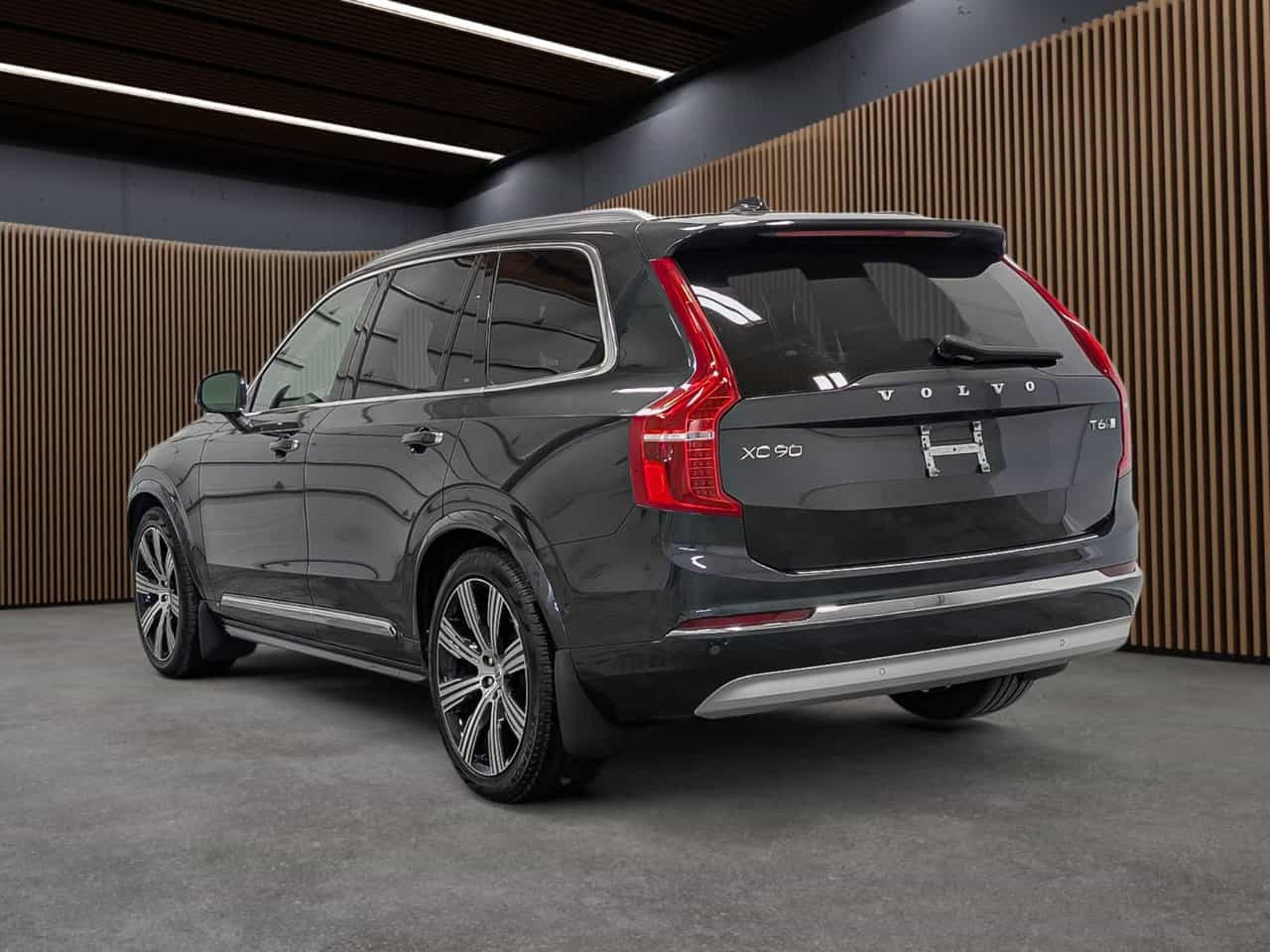2022 Volvo XC90 Inscription - Image 1
