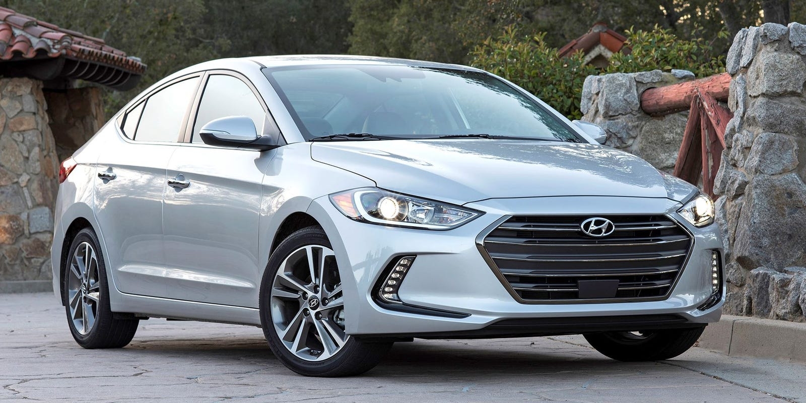 Occasion beaucage blogue voitures usagées étudiants hyundai elantra 2017